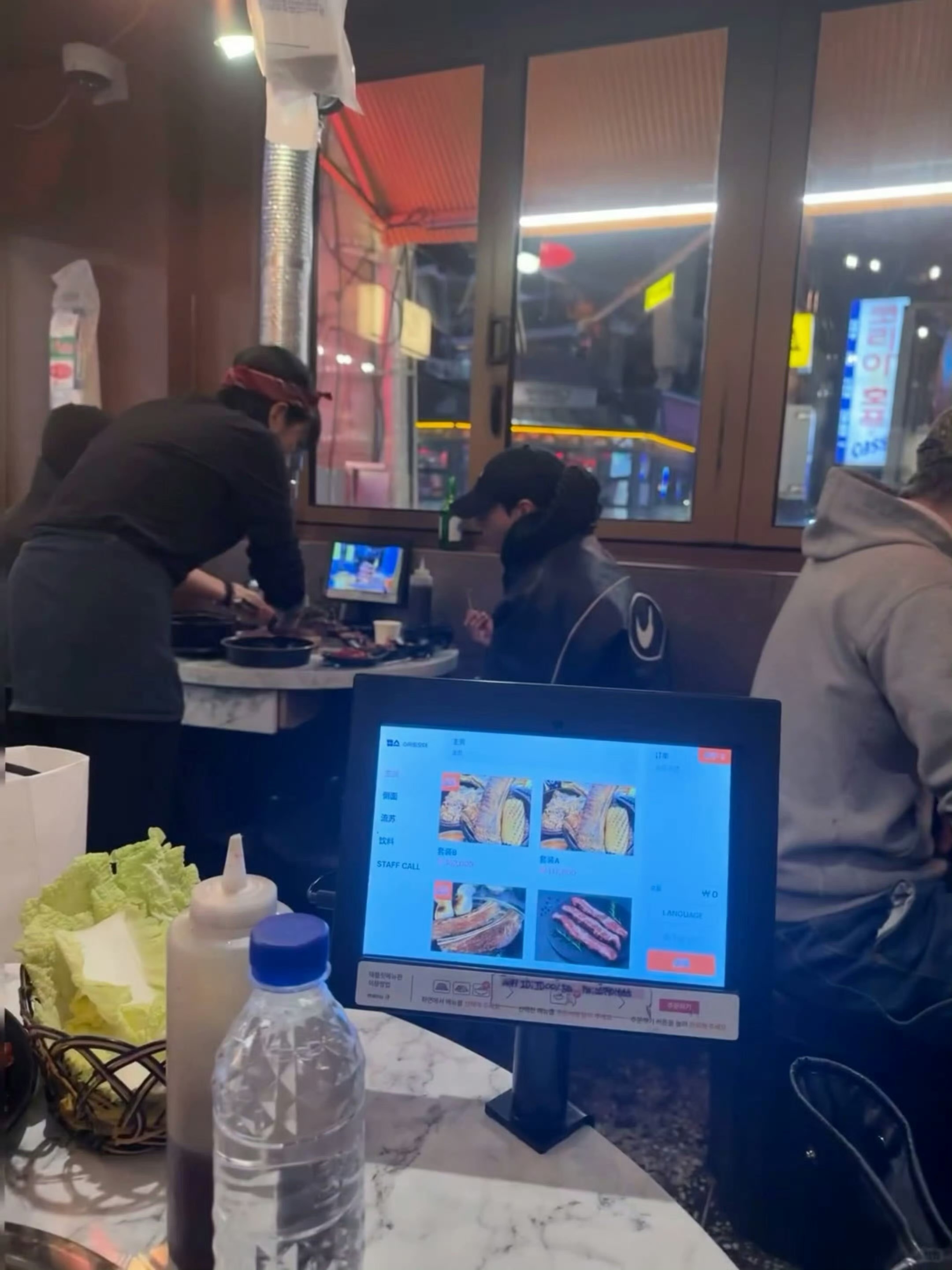 有po主偶遇田柾国，不仅合照还给了签名📝 