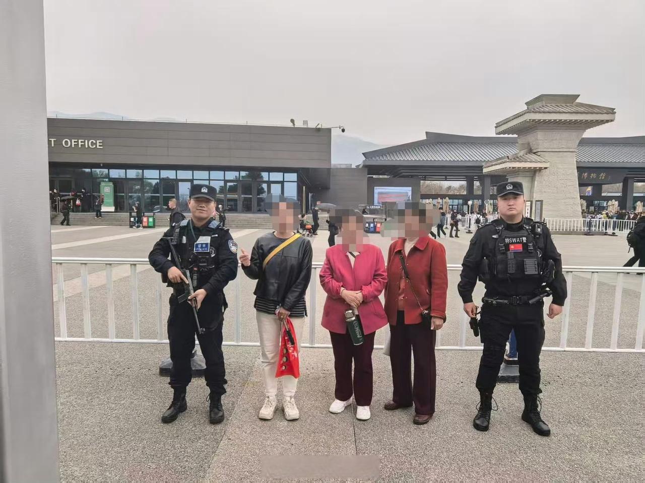 【温暖2026  景区救助走失老人+夜间武装盘查，守护平安有力度更有温度】3月2