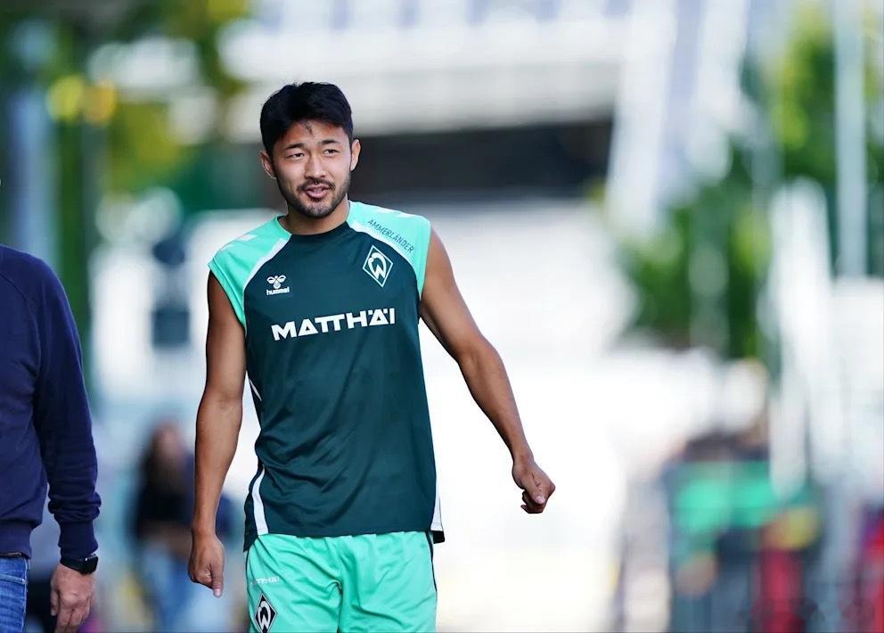 效力于南安普顿的日本右后卫菅原由势租借加盟不来梅，俱乐部握有600万欧元的买断条