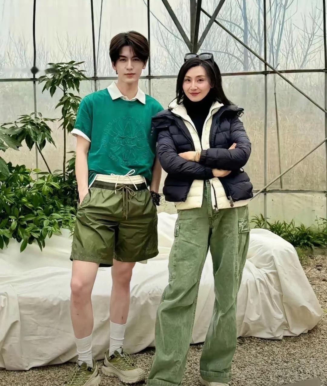 张凌赫的妈妈年轻又漂亮 