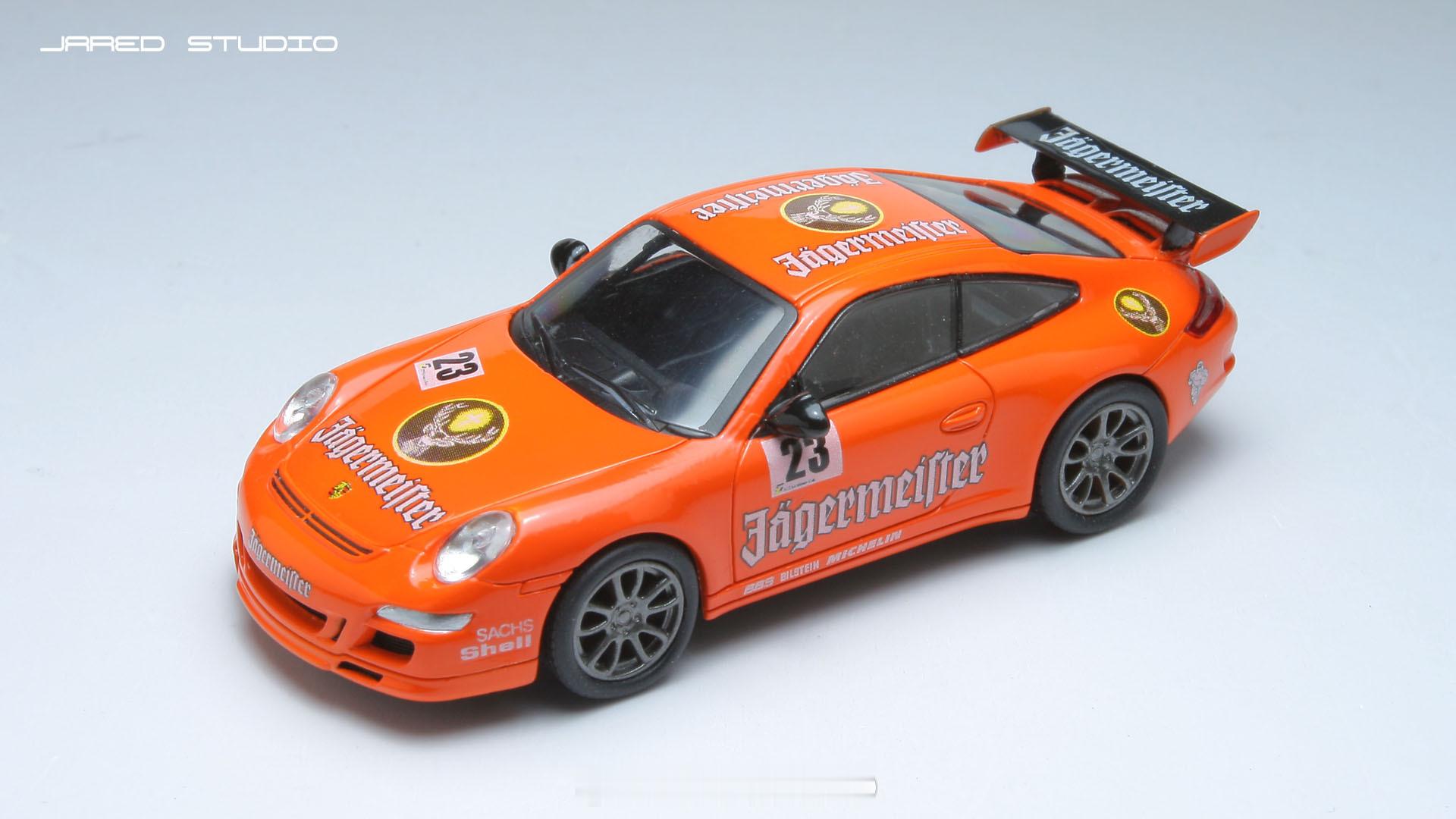 完工一辆京商的64比例保时捷911GT3RS改色施工，按客人要求改经典野格涂装，