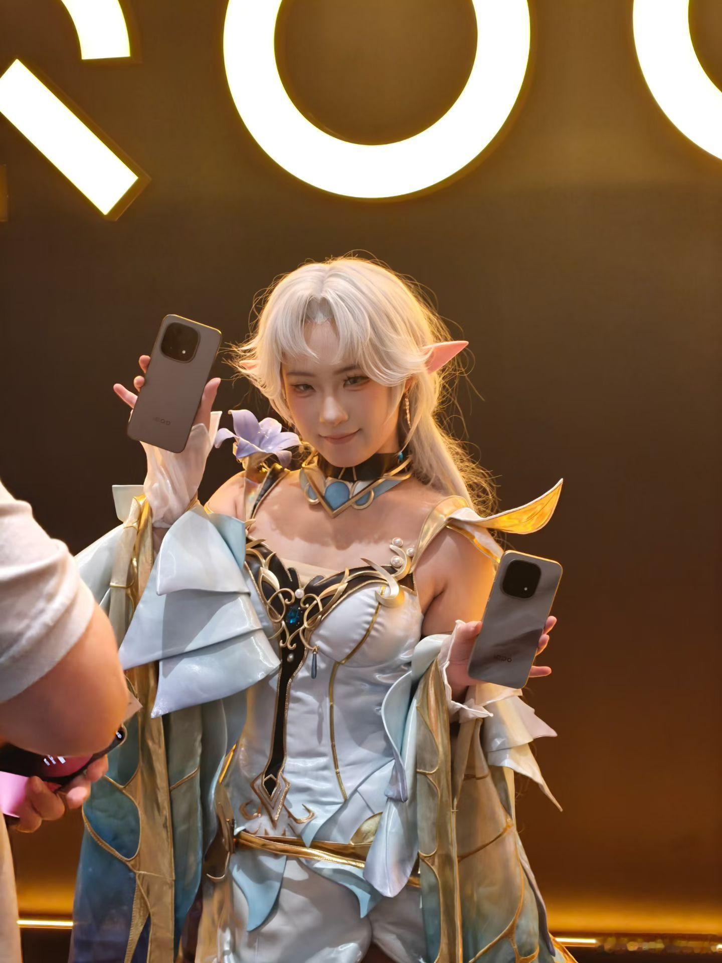 从目前的销量数据来看，近期这批国产新手机中，蓝厂是最大的赢家，vivo X300