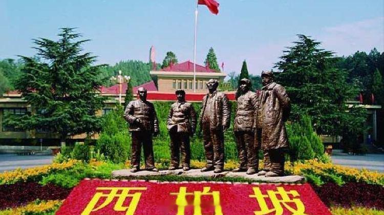 2002年12月5日至6日，冒着纷纷白雪，到河北省平山县西柏坡学习考察。 ​​​