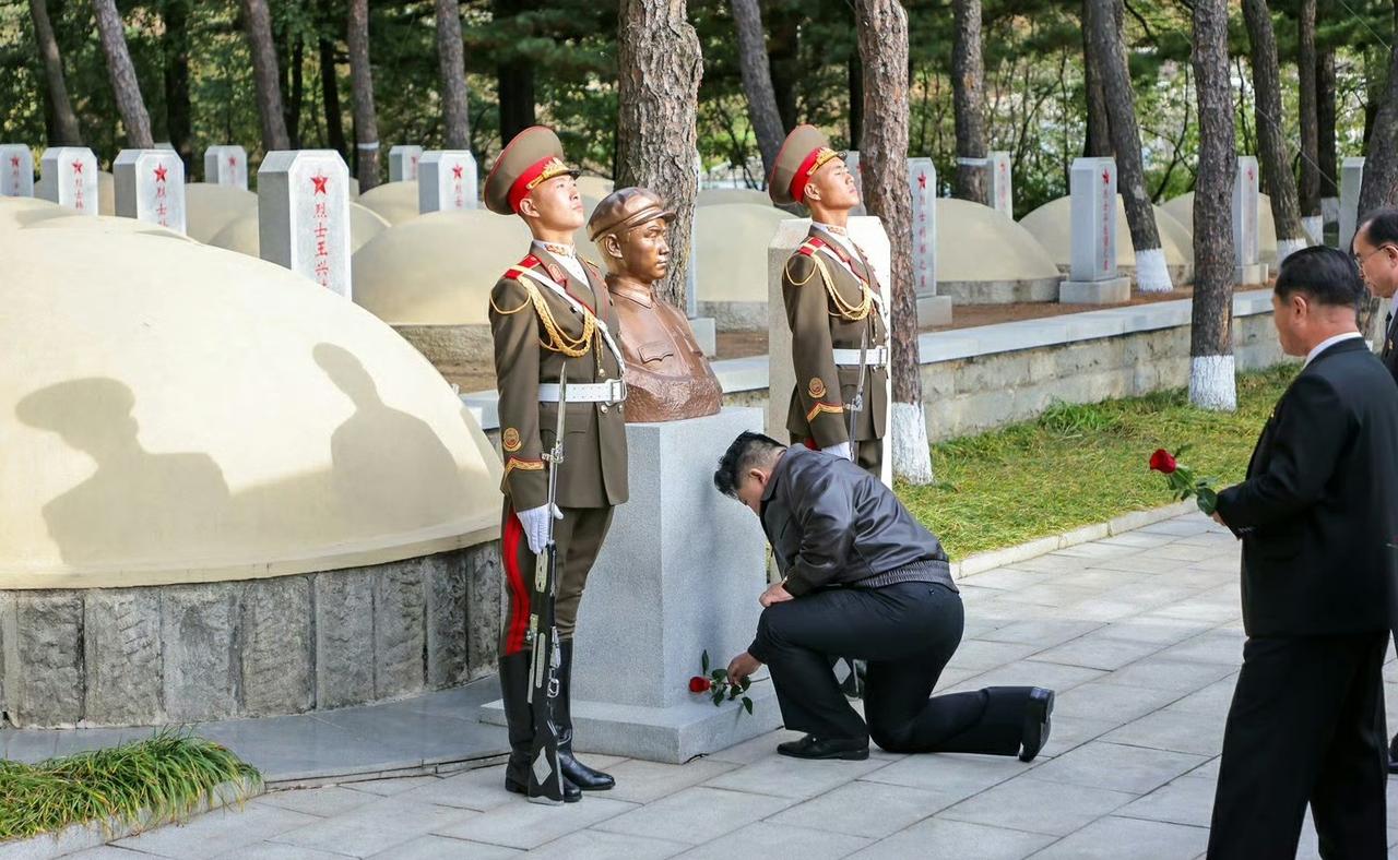 金正恩参谒志愿军陵园！

在中国人民志愿军抗美援朝出国作战75周年之际，10月2