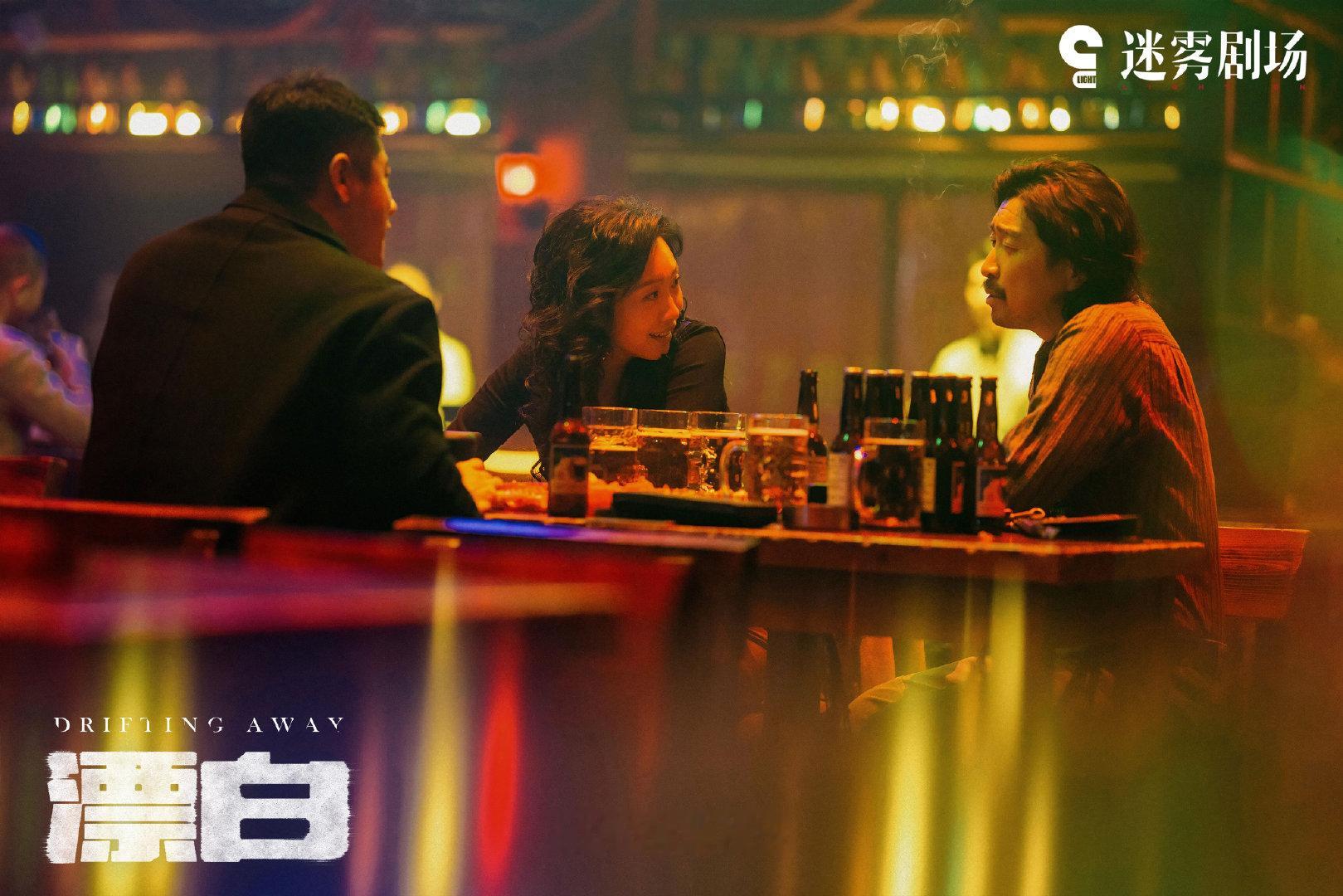 看漂白不敢直视王千源的眼  《漂白》中的王千源，眼神犀利如刀，让人不敢直视。这场