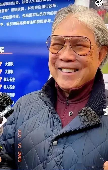 12岁摘冠军，爷爷哭了
 
78岁的霍震霆，当众红了眼眶。
只因为孙子霍中曦游了