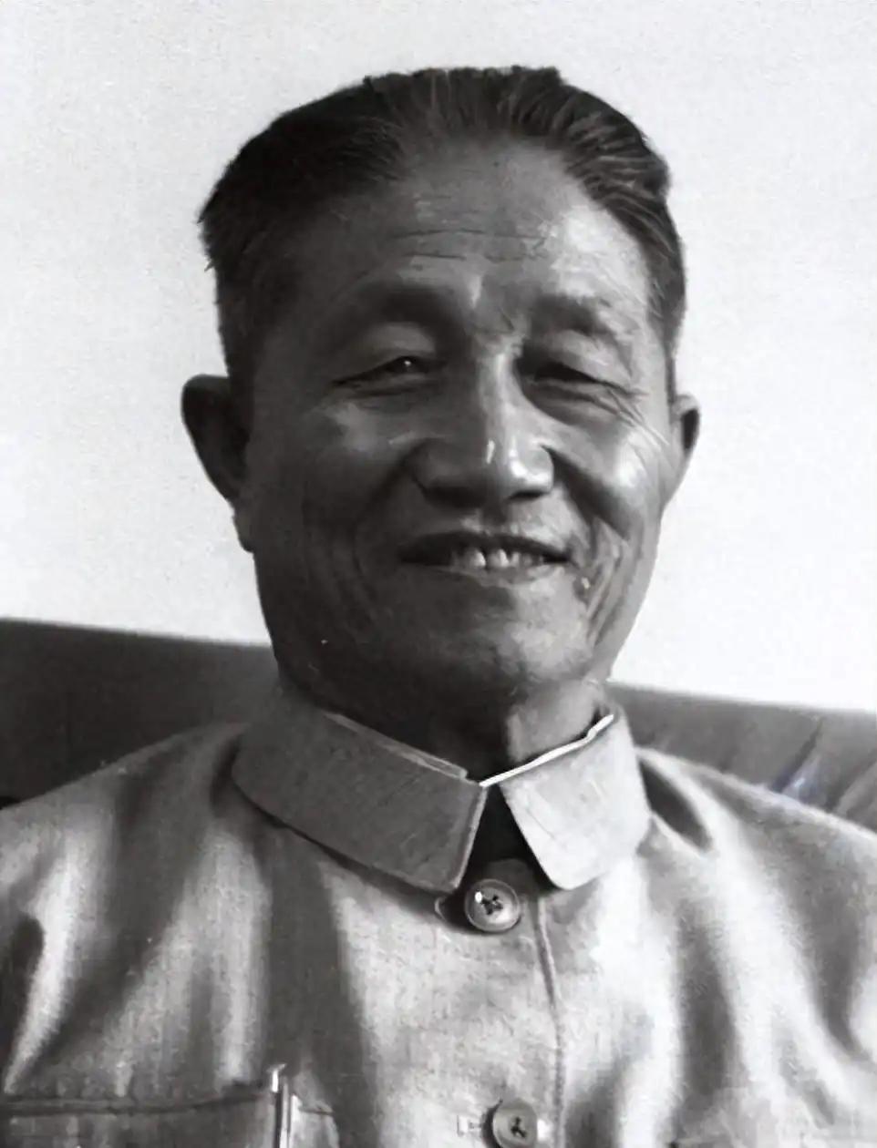 1949年，程子华突然被中央任命为山西省委书记，就此离开了工作了22年的军队。可