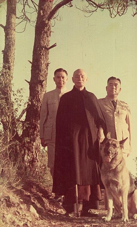 1965年台北蒋介石和总统府侍卫长郝柏村 ​​​