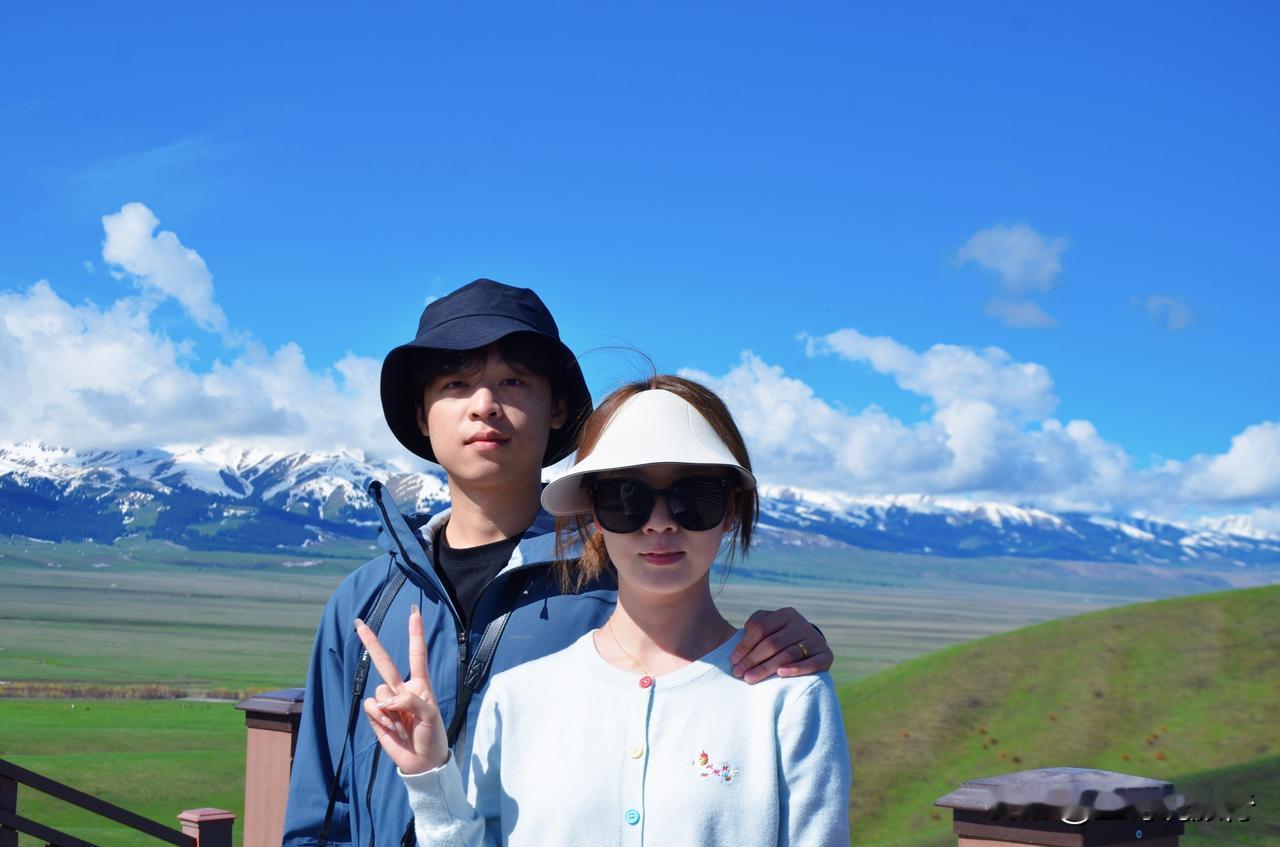 那拉提｜以雪山为证，赴一场草原之约💑🏔️
       牵手踏过那拉提的青草