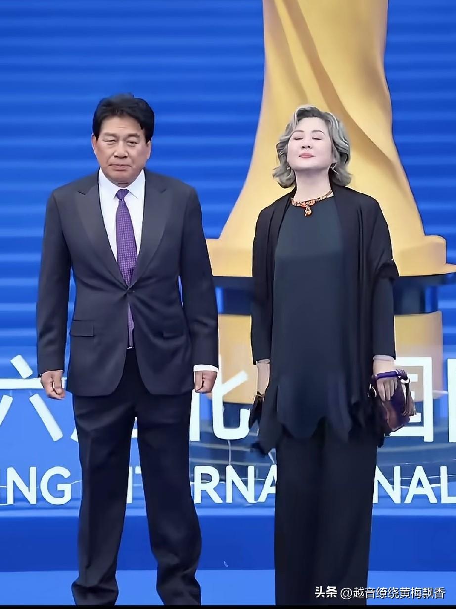 丛珊堪称凭借一部电影吃一辈子的典型。1982年，她与朱时茂联袂主演电影《牧马人》