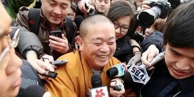 心里有没有鬼，就是不一样！不信你看释永信，同样是接受采访，当被问到情妇、别墅、私