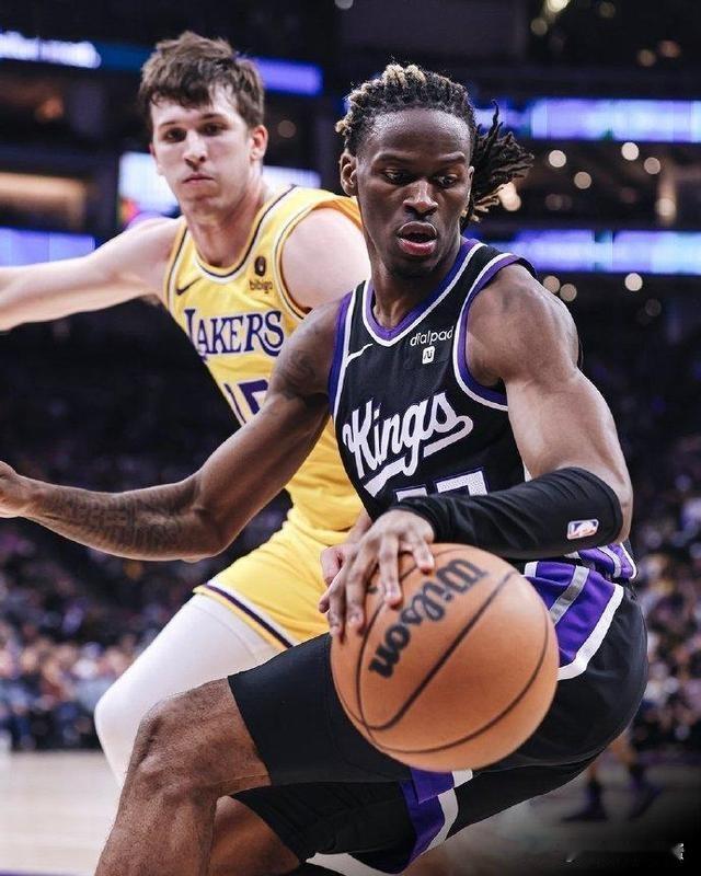 国王大将基翁-埃利斯真是一个香饽饽！今天据美国名记Rob Murrows透露，目