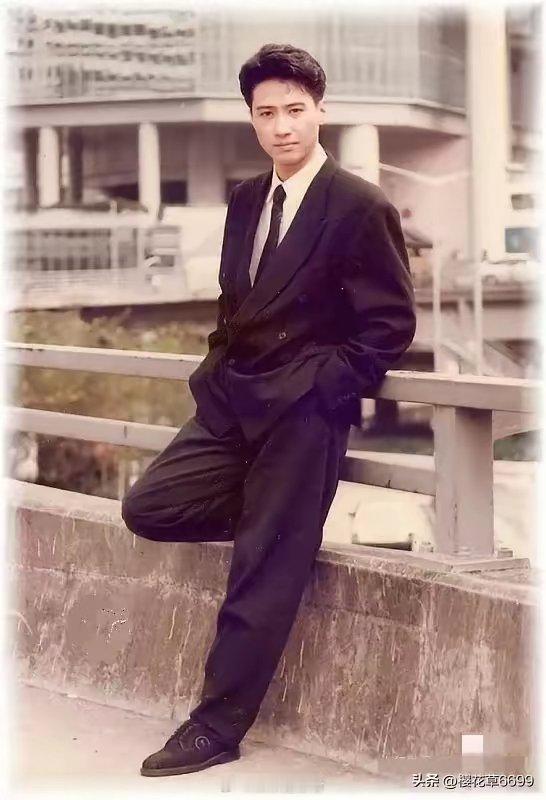 1990年新北淡水刚出道时的黎明 
