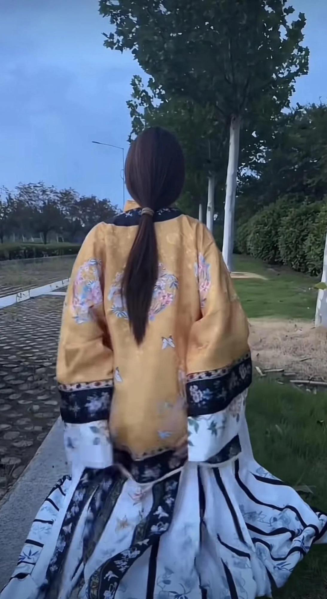 夜晚出来会吓人吧