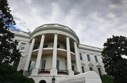 美国改口了！
 
当地时间1月7日，特朗普公开发文表示：经过与参议员、众议员、部