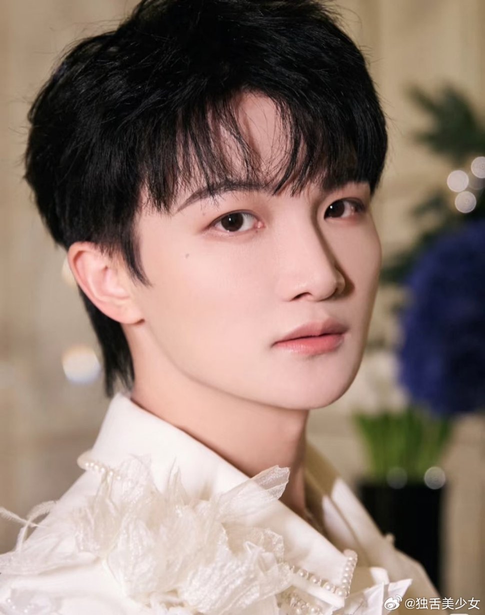 周深官宣出席阅文IP盛典周深周深要来澳门啦！3月27日阅文IP盛典，他将用绝美声