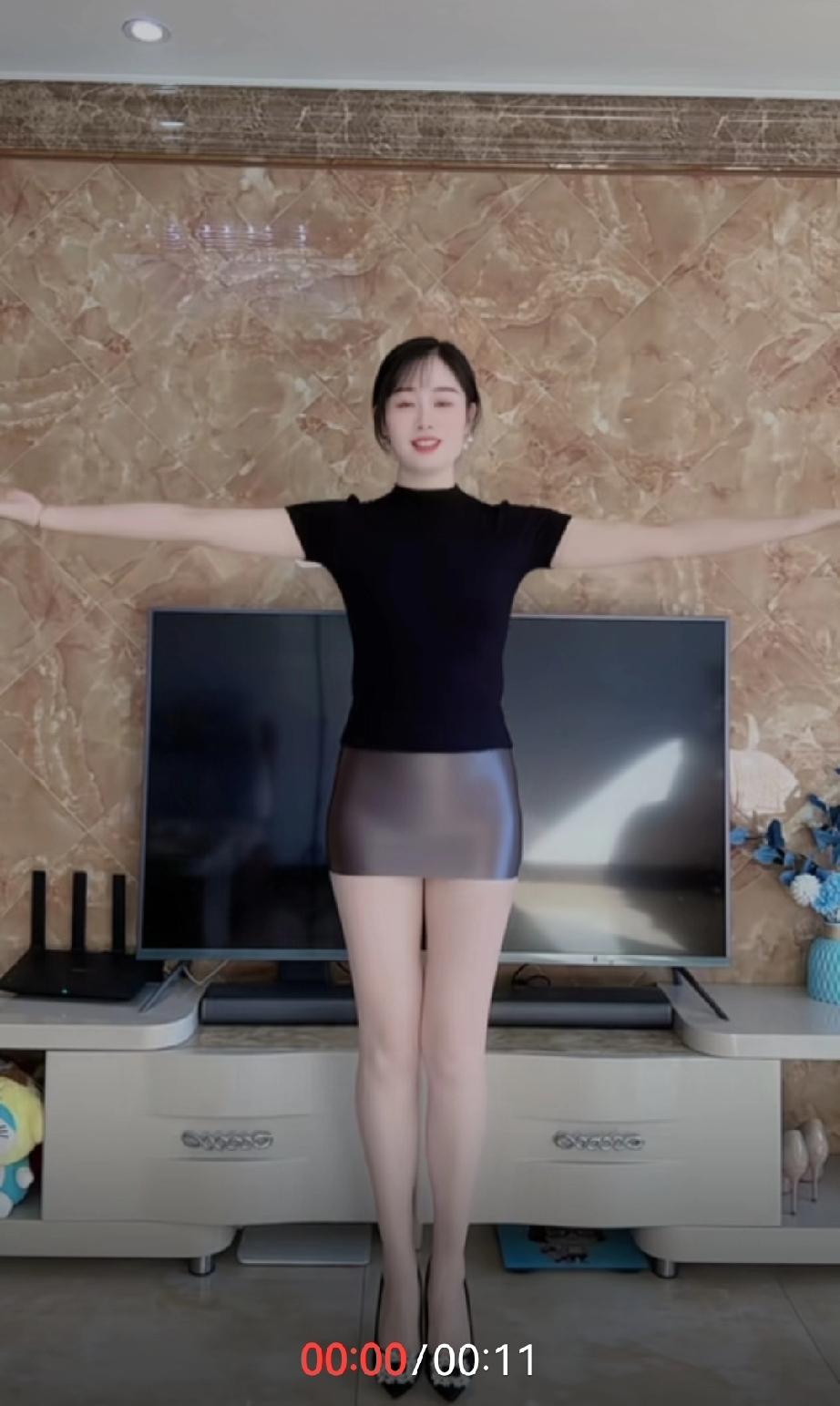 倒不是说电视不好看，而是现在的电视没法看，电视里面都是自带广告的，连电视开机的时