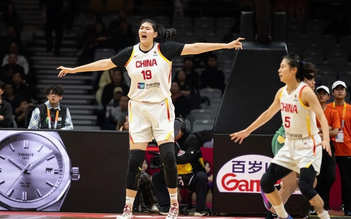 来自教练的肯定！宫鲁鸣谈张子宇：

“张子宇绝对是不可多得的人才。”

“她的身