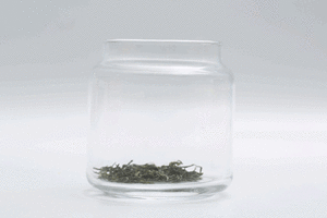 三伏天如何有效降温防暑🛏选用凉席、薄款夏被，厚重被褥会阻碍散热，夜间睡觉容易闷