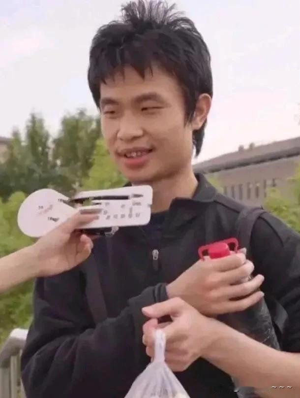 一夜之间，粉丝突破1000万！
北大“韦神”可能都没想到，一个4秒的视频一天不到