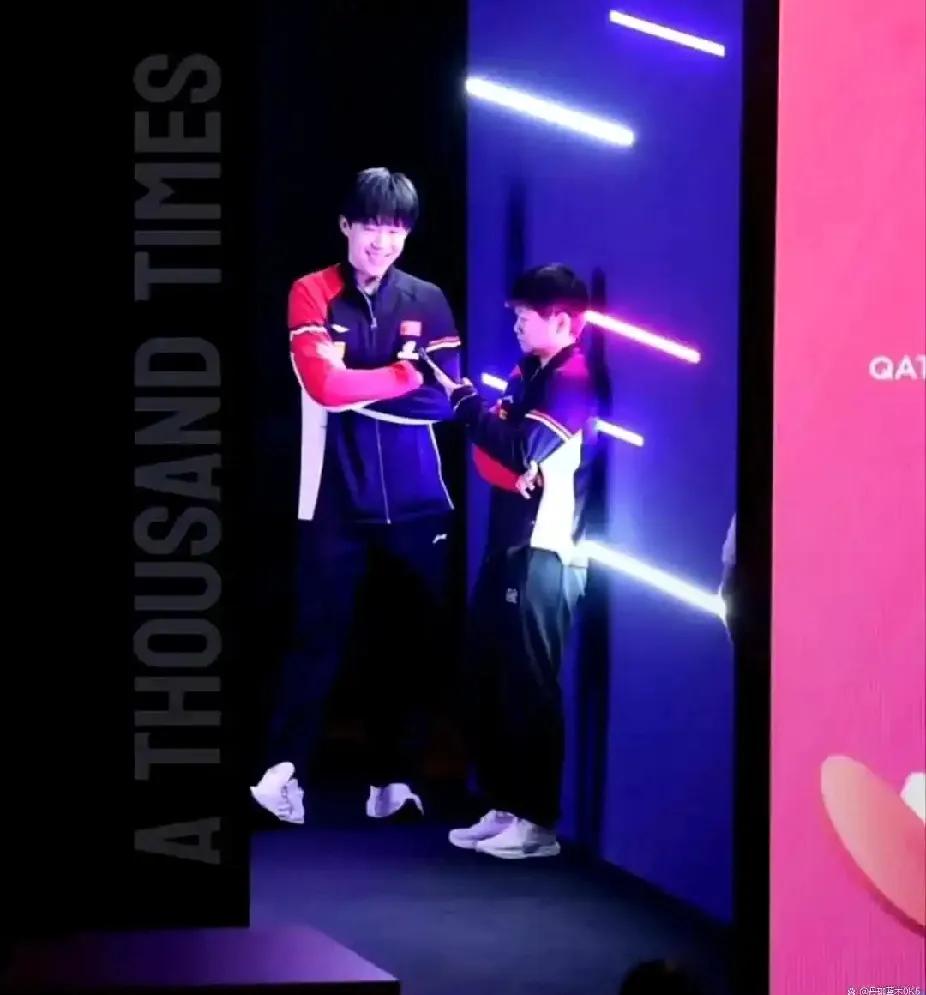 世乒赛后台的欢乐瞬间
 
家人们谁懂啊！多哈世乒赛混双夺冠后台抓拍绝了！领奖前，