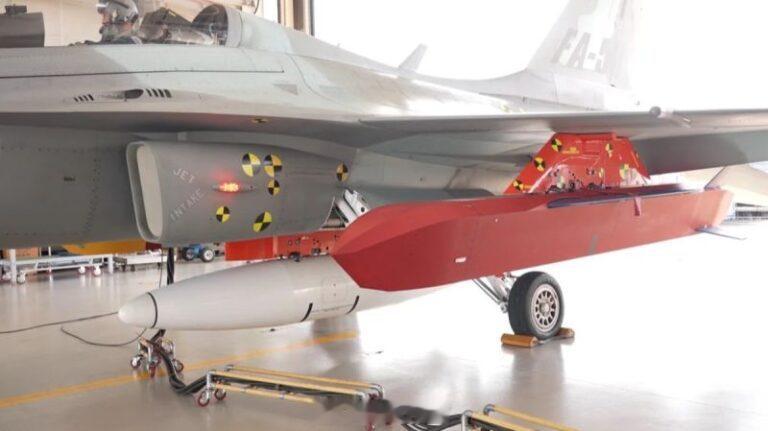 韩国成功从KAI FA-50轻型战斗机完成天龙远程巡航导弹的首次动力飞行试验，导