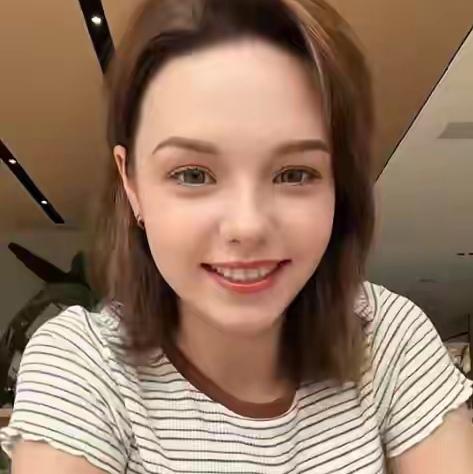 一个金发碧眼的俄罗斯超模级美女，张口竟是地道的河南周口话，这反差你敢信？更让人吃