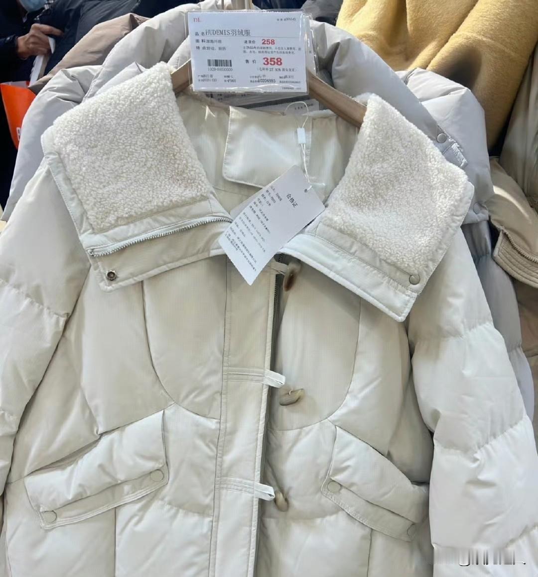 一件羽绒服只赚90块，现在还有这么“傻”的商家？
 
胖东来这款羽绒服彻底火了，