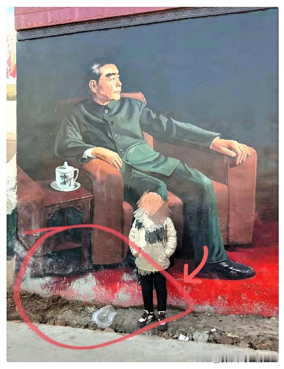 吴营村的画，让人愤怒的一幕出现了。这才画了没几天，就有人开始破坏了。也许这是无意