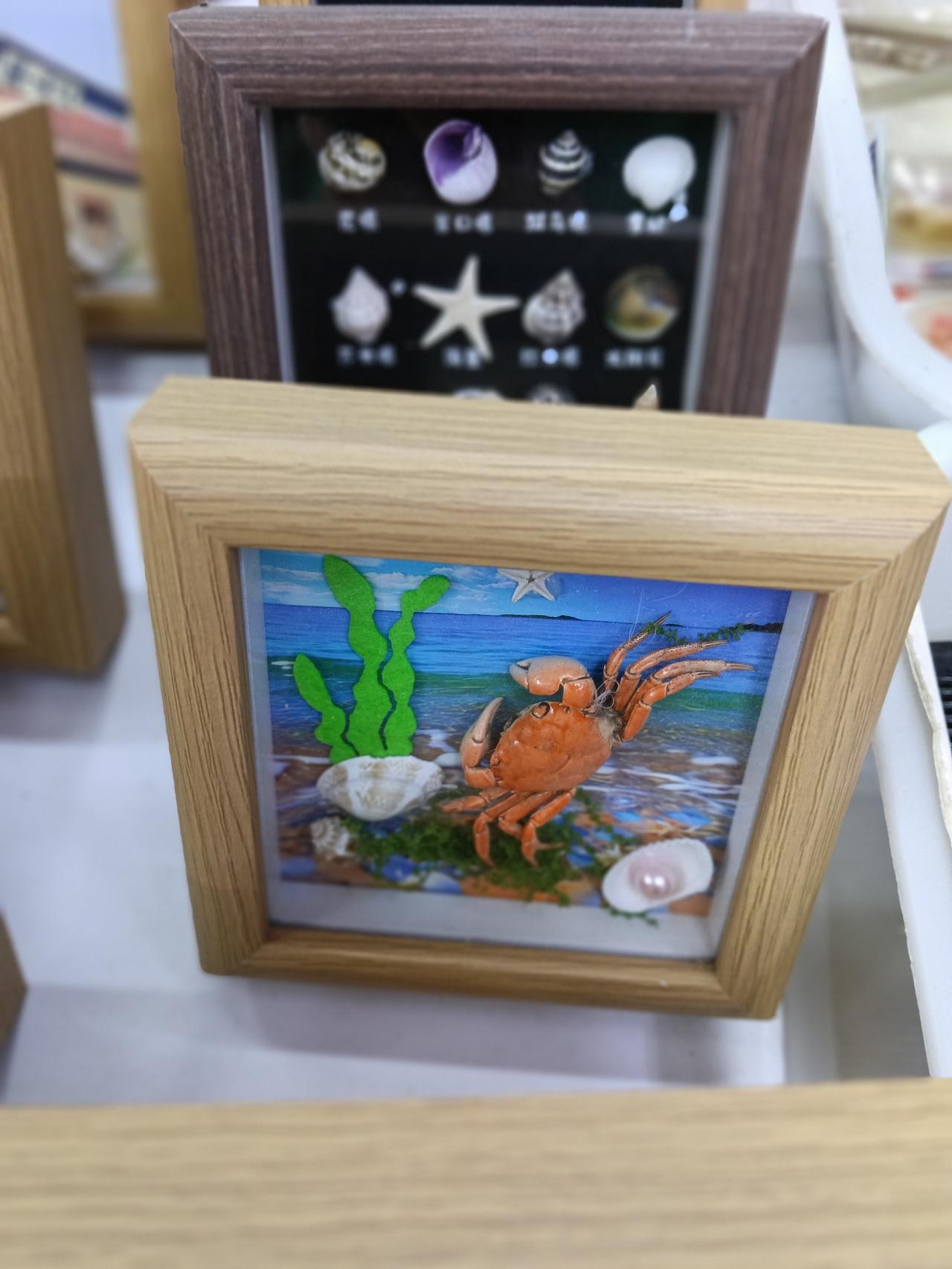 山海关卖的纪念品，看来看去，我选了第一个，给我一种怀旧的感觉，就像回到了小时候