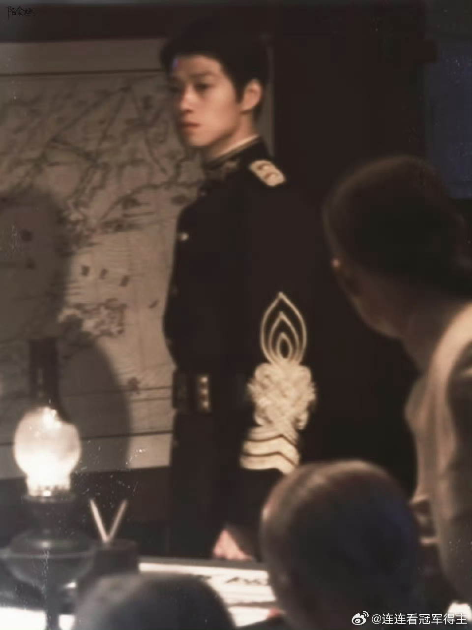 从孟宴臣到杨凯之只需要一个魏大勋魏大勋的身材真的很适合制服呢 演技也很权威 ​​