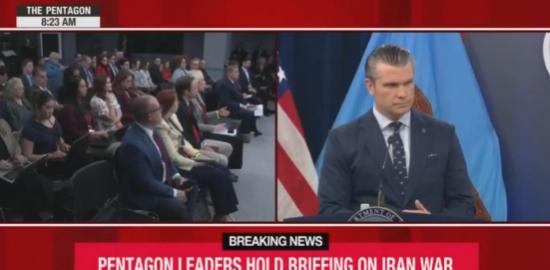 【五角大楼负责人赫格塞特说：“霍尔木兹海峡是开放的，只是伊朗人在向船只开火。”】