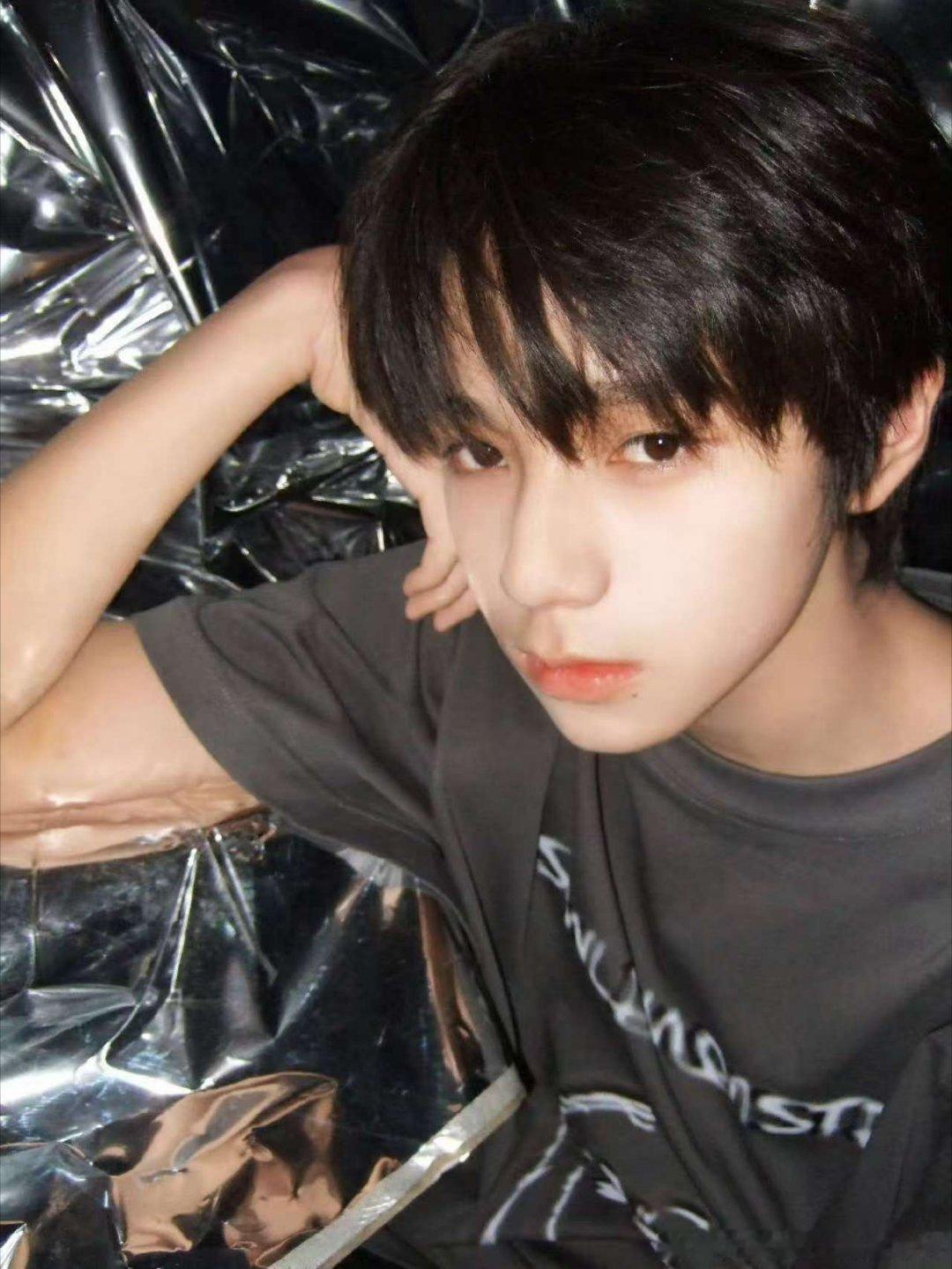 王橹杰高会粉丝破10万恭喜王橹杰高会粉丝突破10万，努力是有被看到的 ​​​