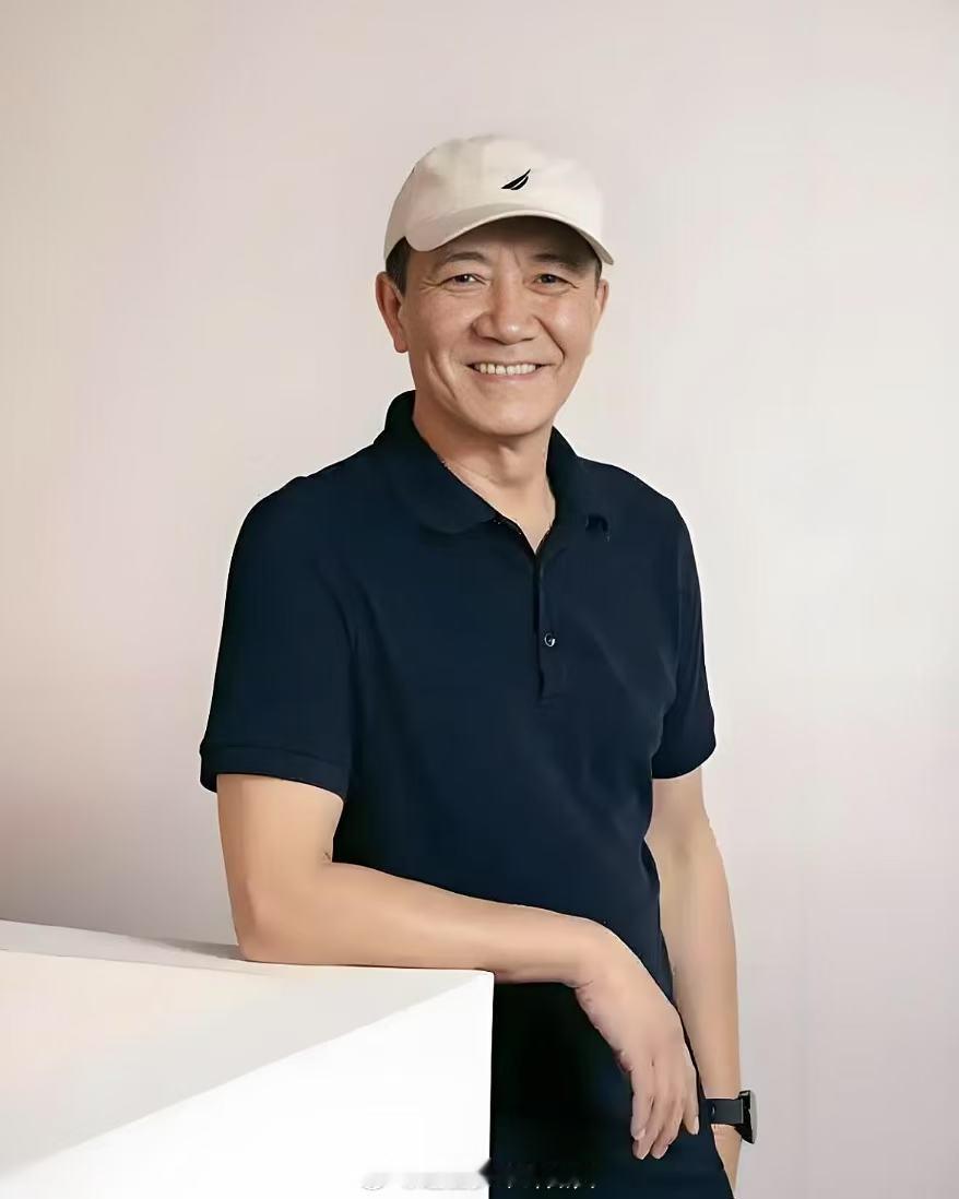 电影马腾你别走开机  林更新李幼斌新片概念海报里面的亮点真的还是挺多的，而且这一