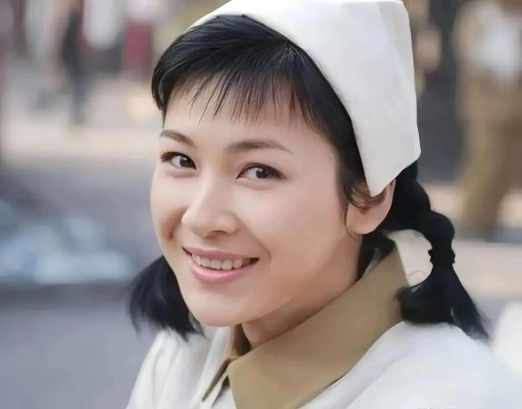 童蕾，一个有情有义的女人！

第一， 没有抛弃破产老公，这在娱乐圈实属难得！
第