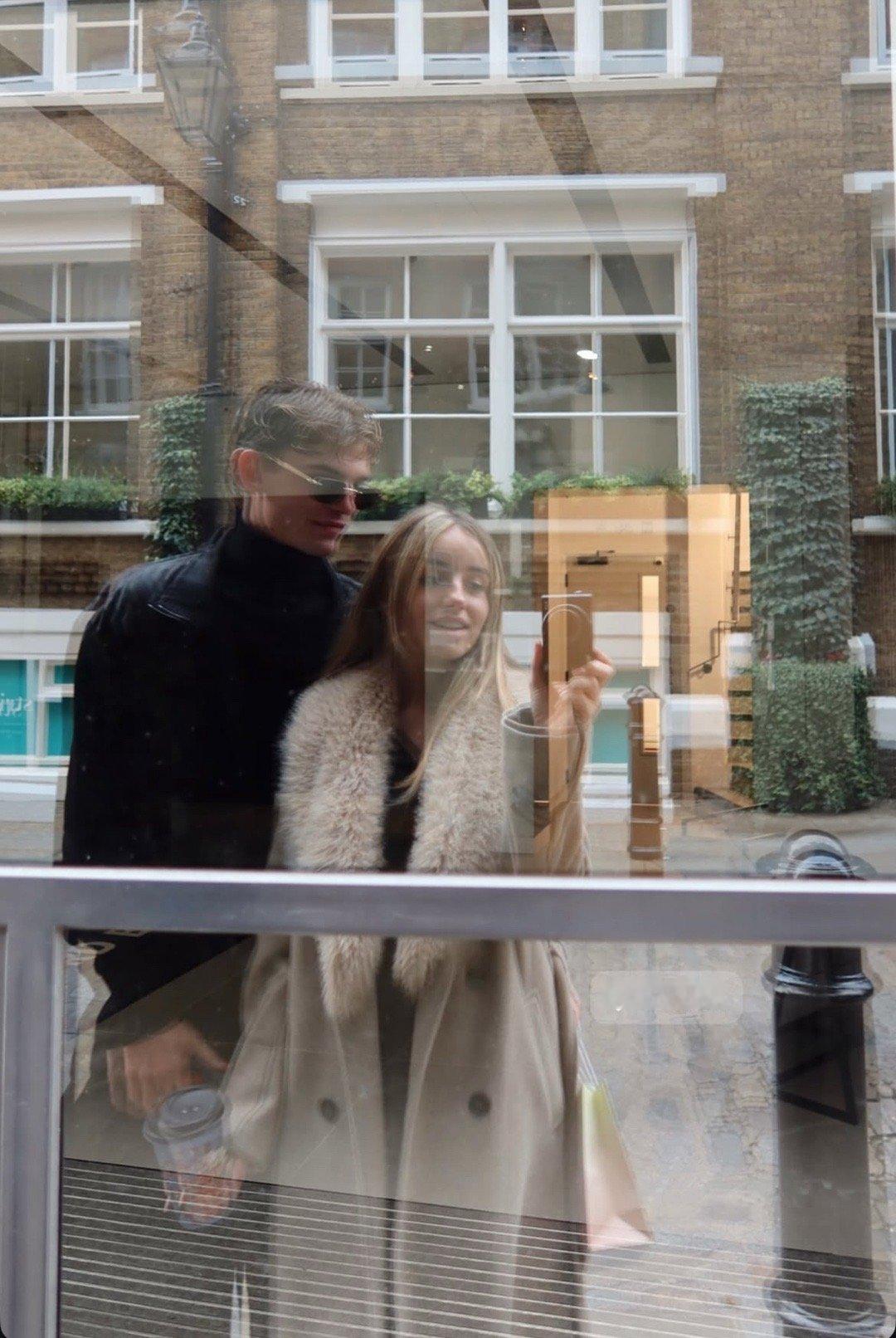 🫕想问尼科帕斯中餐好吃吗？😍     帕斯上传了和女友度假的照片，他们去了伦