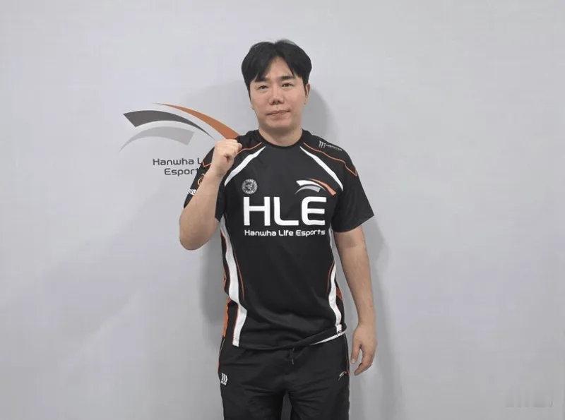 HLE主教练Homme接受韩媒采访，其中提到LCK的环境比中国还好。Homme：