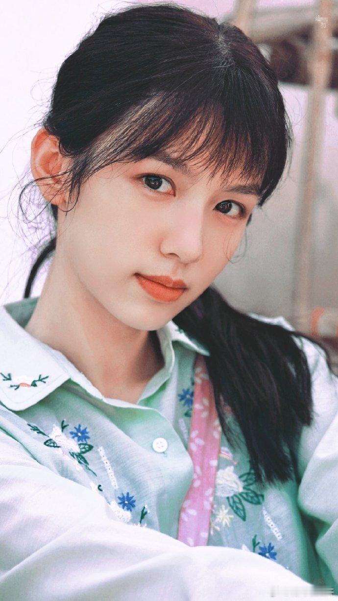 周也换夏晓兰头像 周也还是太抽象了，知道夏晓兰这哈哈镜的形象很搞笑下一秒就这么水