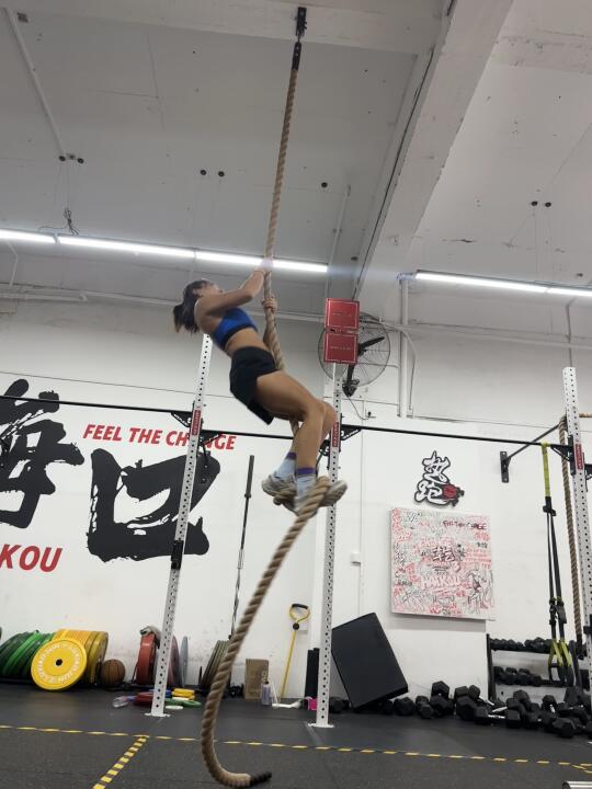 CrossFit 人的攀绳时刻，力量与热爱齐飞
