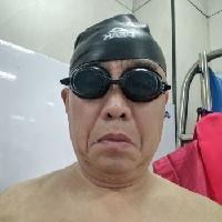 今天是这次腰疼第四天了，早晨六点起床后感觉很好，能直起腰来了，但腰部还有点不舒服