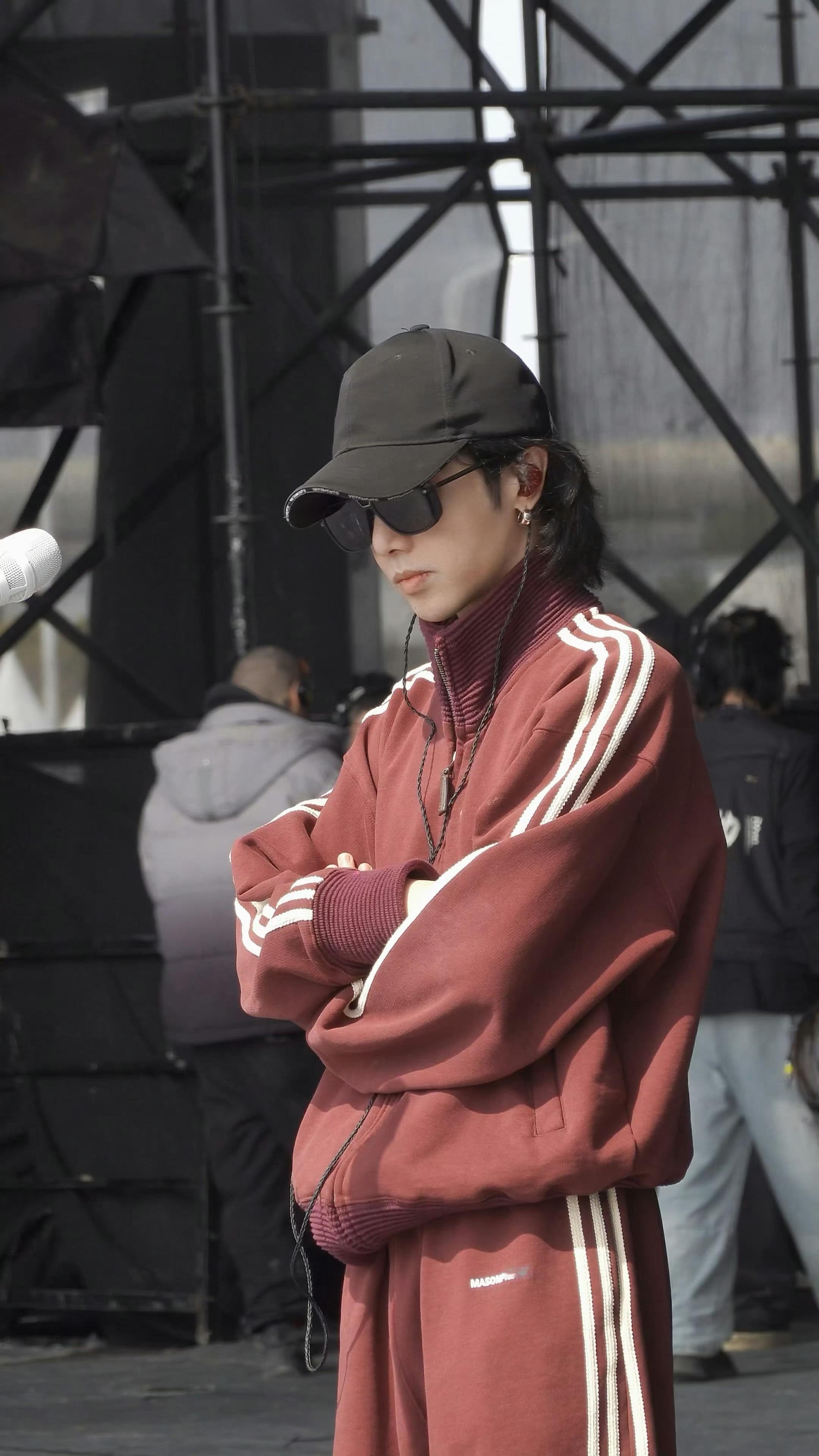 华晨宇演唱会或因泼水节延期火星人遇上泼水节，怕不是要被泼成落汤鸡？演唱会延期，安