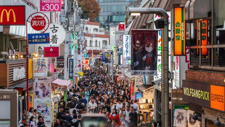 【如果日本真的出事，影响的可能不只是日本】
很多人觉得，日本经济这些年一直不温不