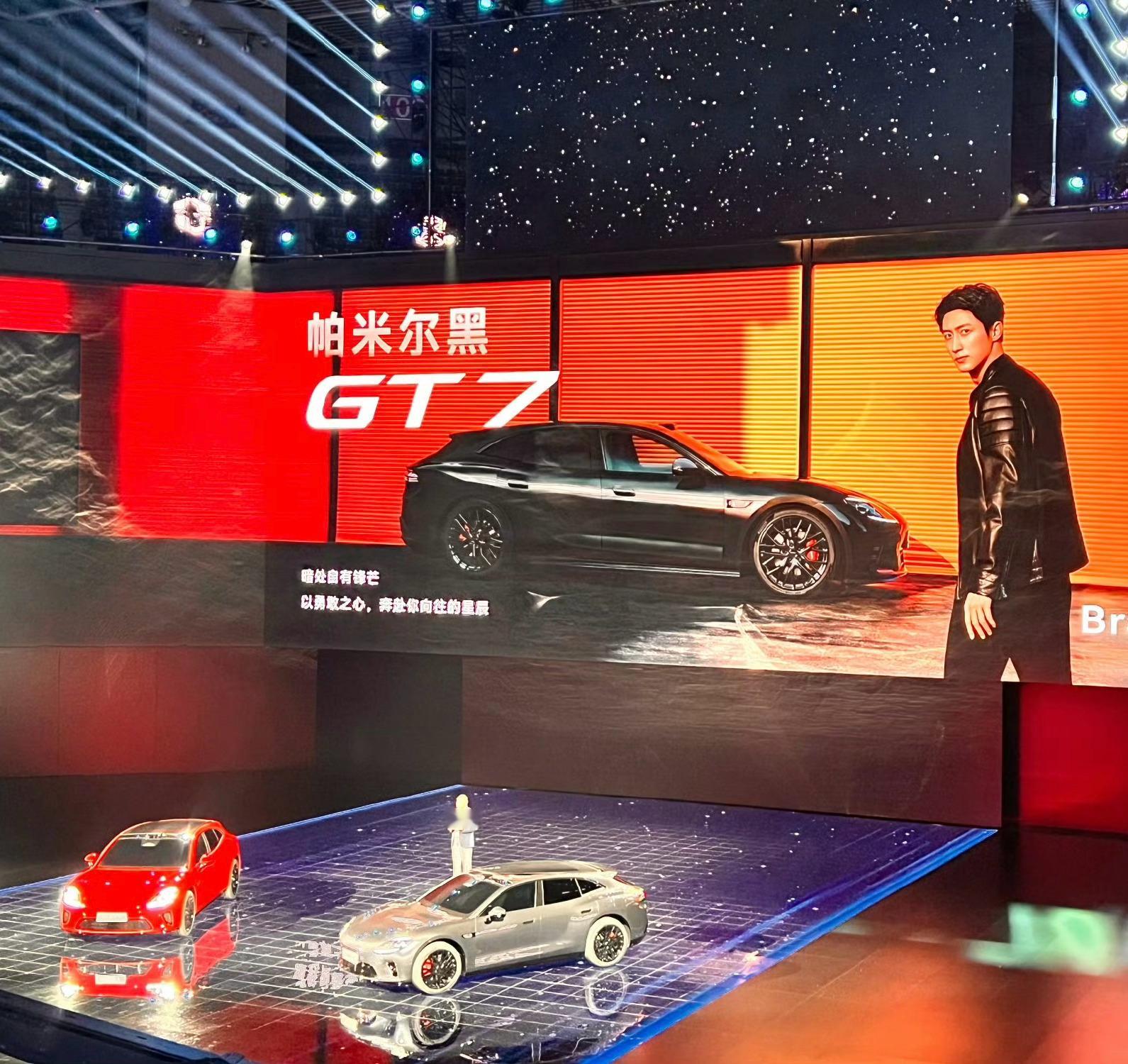 华为乾崑大会现场启境GT7也来现场了，“含华量”非常高，首发的ADS5智驾配了全