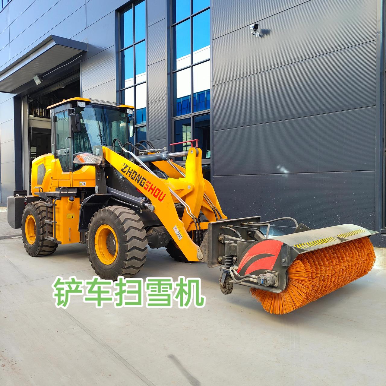 铲车全面带的扫雪刷，可以左右摇摆清扫积雪