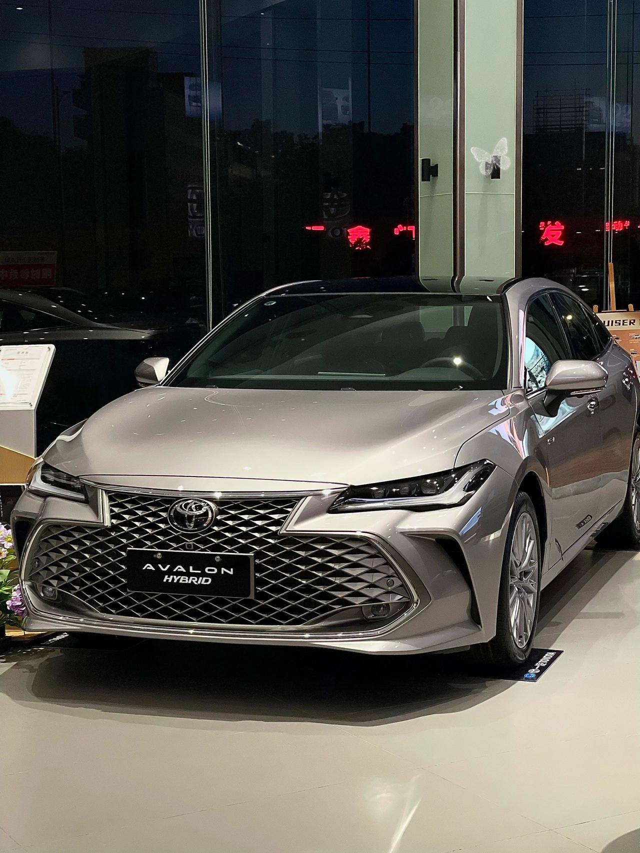 丰田亚洲龙（Toyota Avalon），一汽丰田旗下B+级旗舰轿车定位中高端市