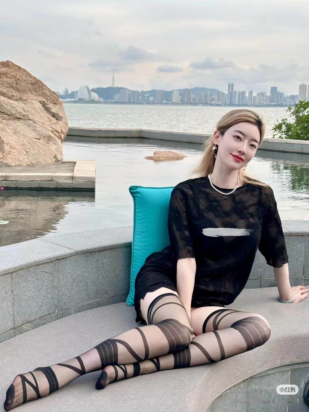 #上联：海阔凭鱼跃，求下联#
