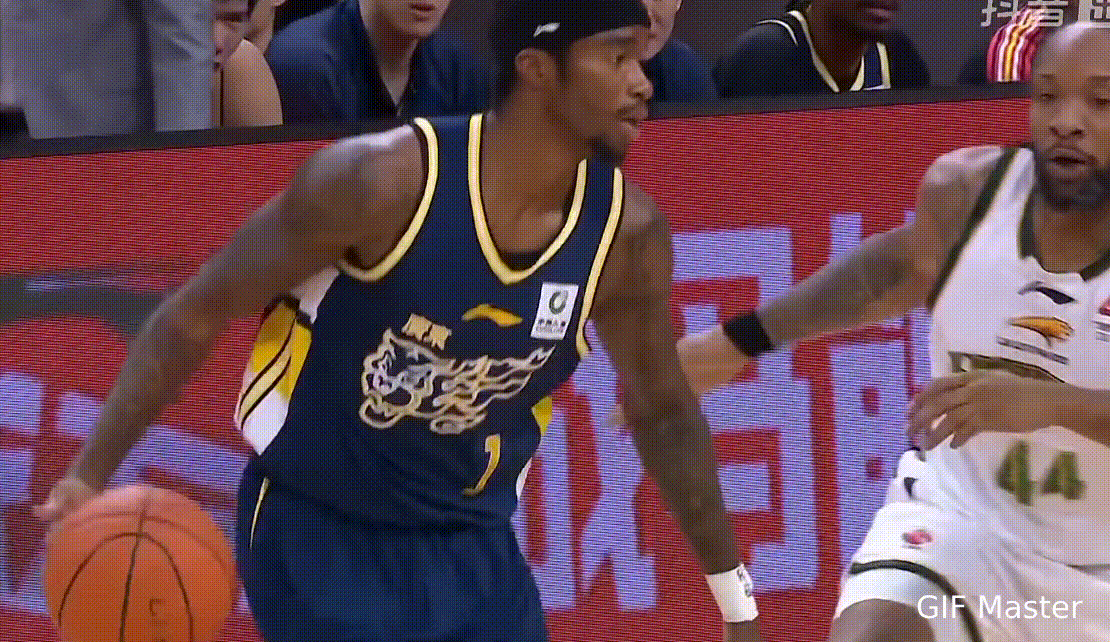 我现在越来越看不懂杜锋的用人了？谁打的好换谁？

昨晚的辽粤大战，广东队三分铁成