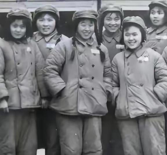 抗美援朝时，5名中国女战士被美军包围后主动投降，此后下落不明，大家都以为她们早已