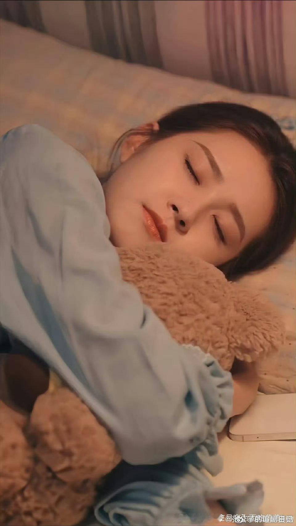 盛夏芬德拉女主进组玉簟秋玉簟秋 剧组班底还不错。看她一部部熬过来，从短剧到长剧，