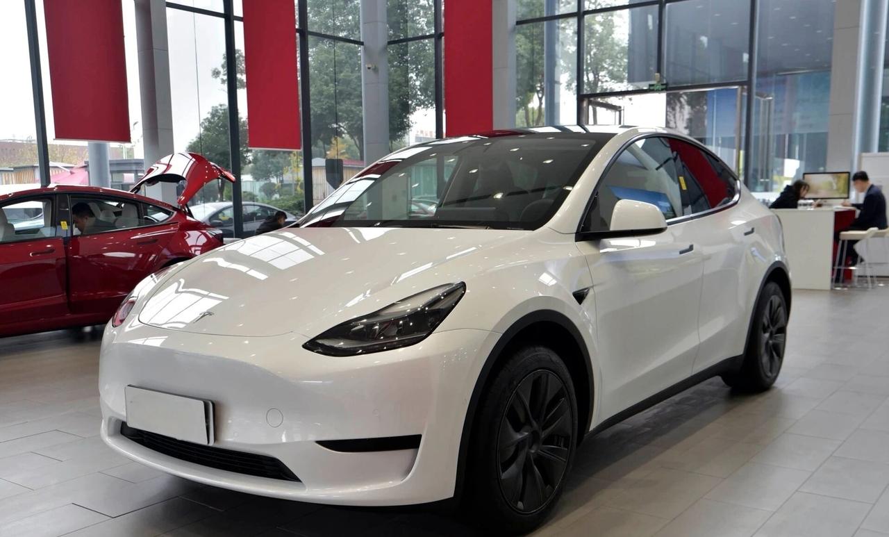 买二手Model Y，看这篇就够了陪朋友淘二手Model Y，最值得买的不是最新